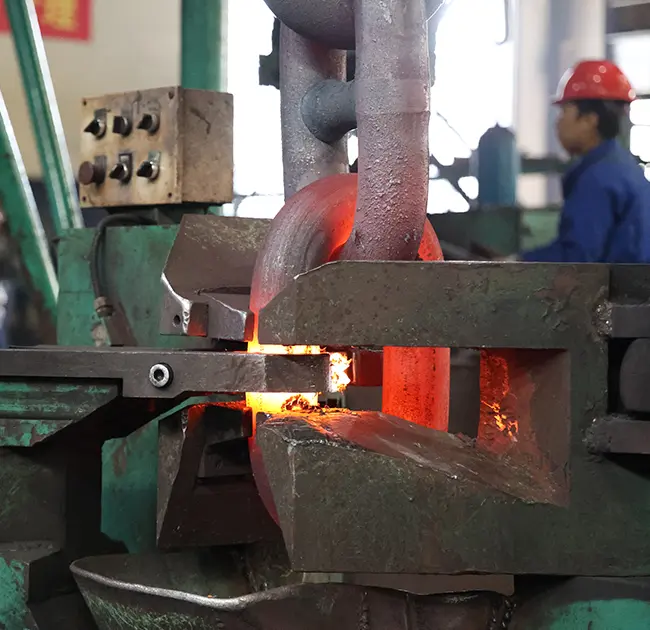 खोल निळ्या उर्जेच्या विकासाचे रक्षण करणारे 